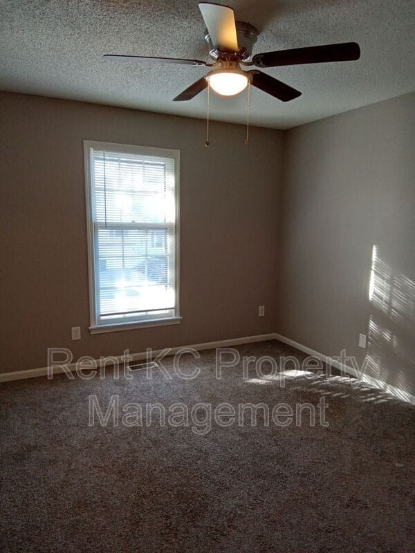 Building Photo - 7013 Orchard St