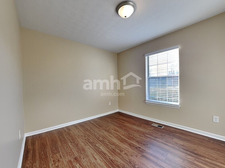 Building Photo - 420 Randy Ln