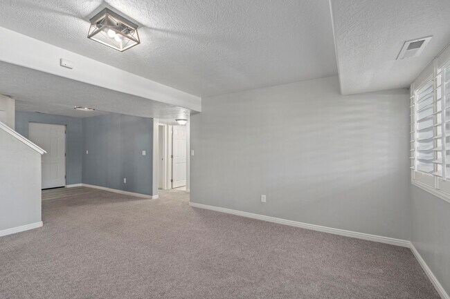 Building Photo - 456 W 2600 N