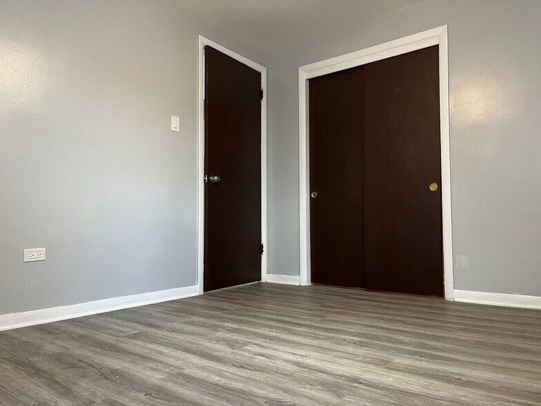 Building Photo - 3601 W 79th St