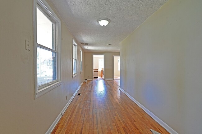 Building Photo - 555 Wyoming Ave