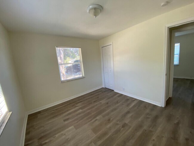 Building Photo - 911 NW 62 Ave