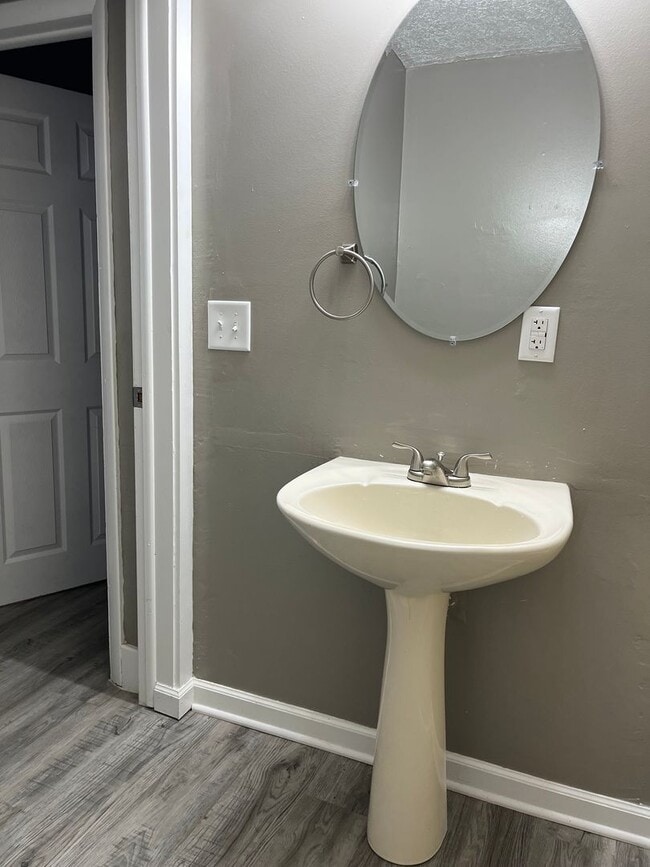Building Photo - 3 bedroom 1 bath