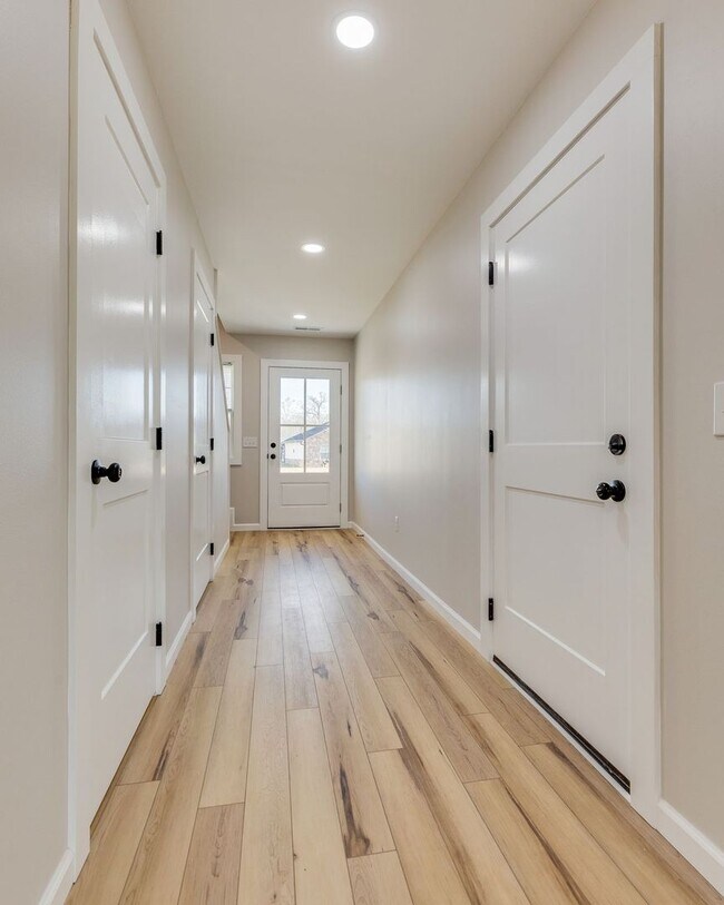 Building Photo - NEWLY BUILT 3 BED/2.5 BATH