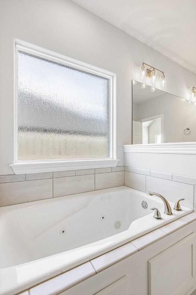 Building Photo - 2016 W Chandler Ave