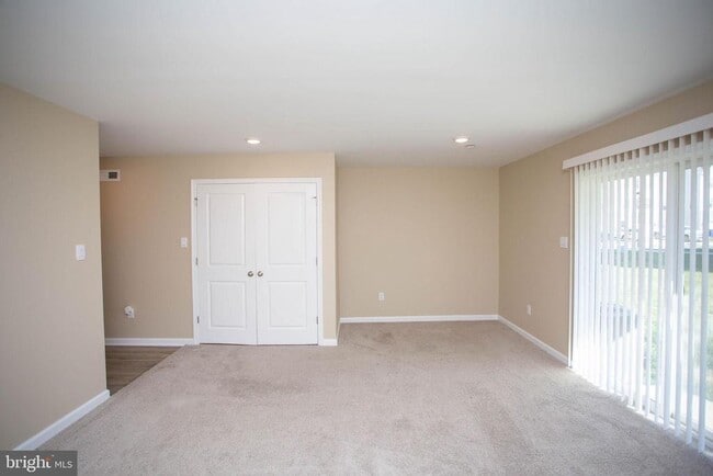 Building Photo - 239 Macoun Way