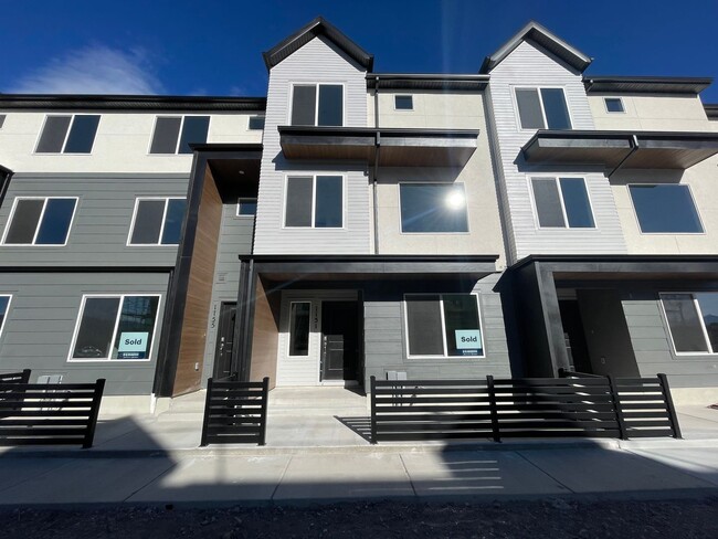 Building Photo - Beautiful New 4-Bedroom, 3-Bathroom Townhouse