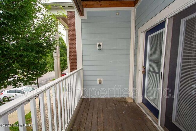 Building Photo - 2704 Bradford Commons Dr