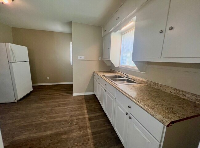 Building Photo - 415 Randall St