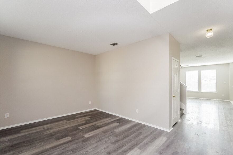 Building Photo - 2104 Aster Trail