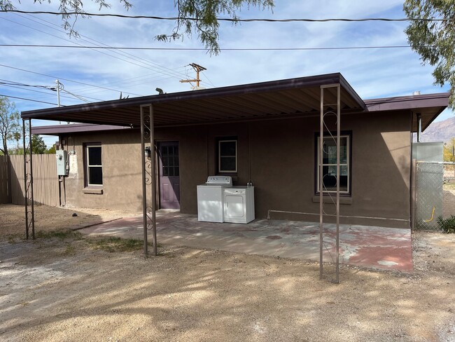 Building Photo - 3702 E Seneca St