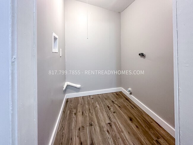 Building Photo - 1316 Rayfield Dr
