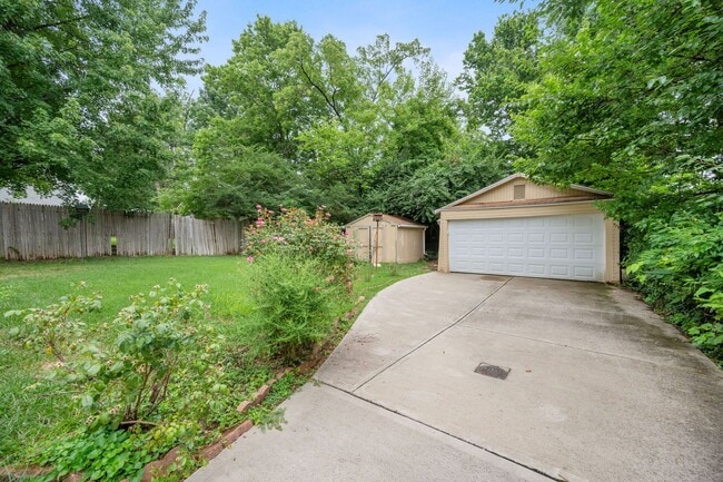 Building Photo - CHEVIOT- Charming 3 bedroom 1.5 bath