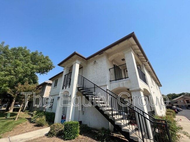 Primary Photo - 2521 W Lark Ave
