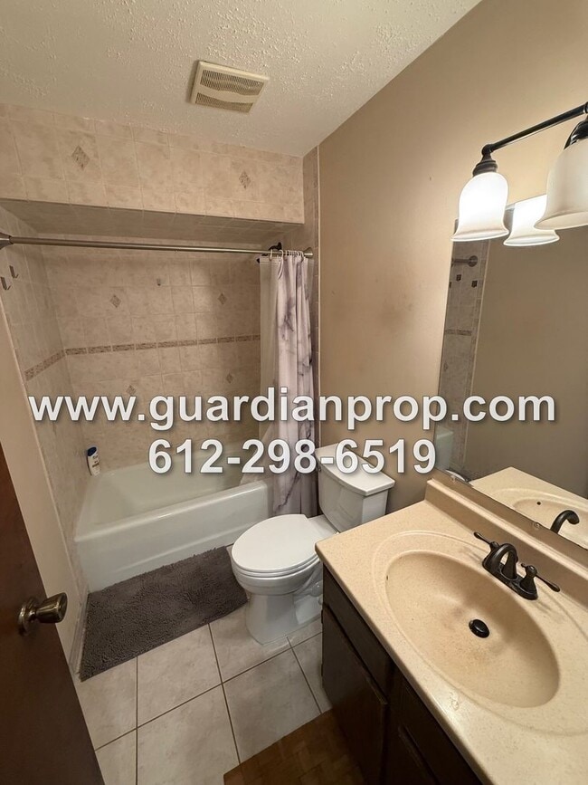 Building Photo - Townhouse Overlooking Pond Available Now, ...