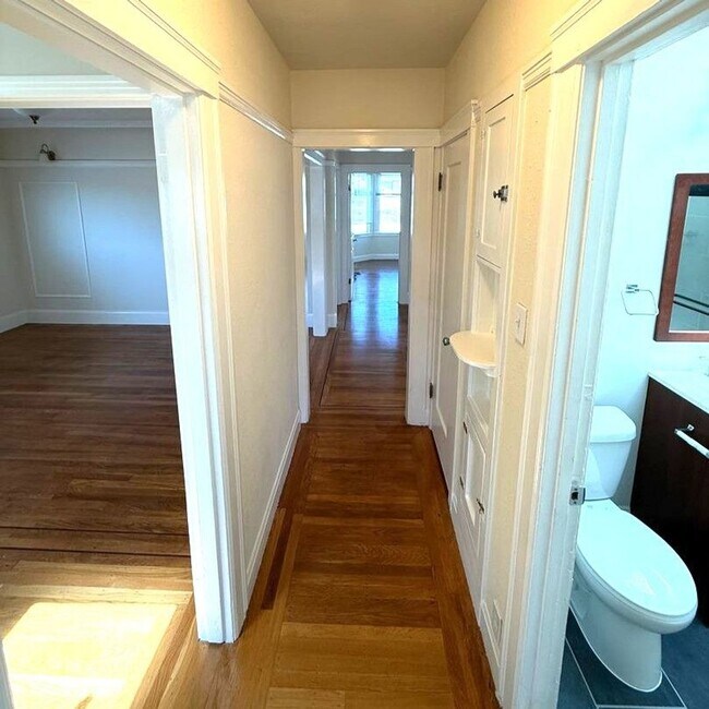 Building Photo - Sunlit 3-Bed, 2-Bath Home Steps from Balbo...