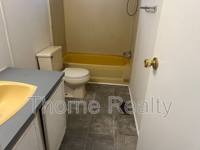 Building Photo - 164 Matts Ln