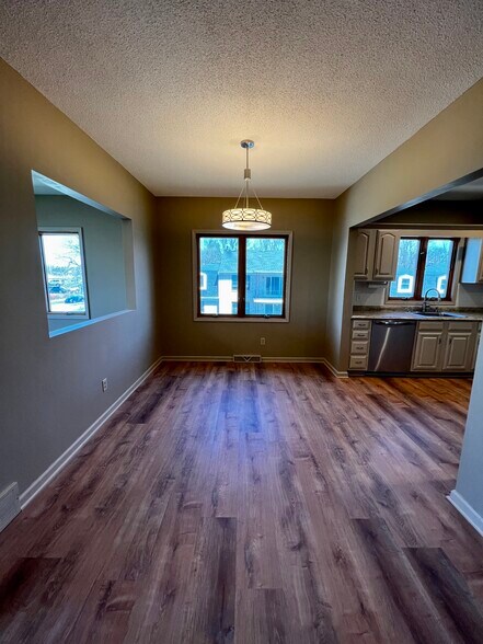 Building Photo - 310 Joe McCarthy Dr