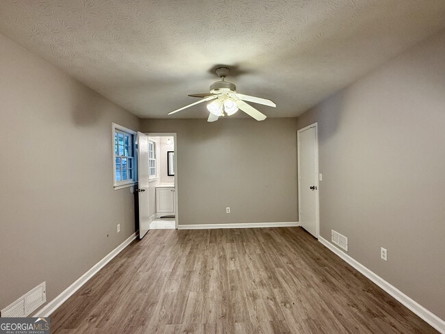 Building Photo - 252 Harmony Grove Rd