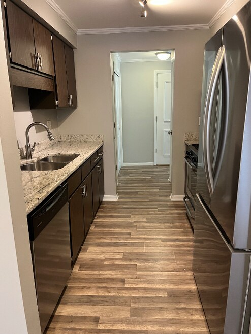 Building Photo - 1327 E Prairie Ave