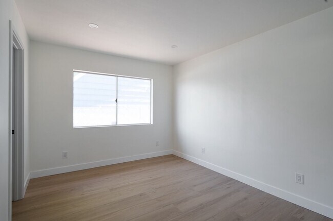 Building Photo - Central air conditioning!