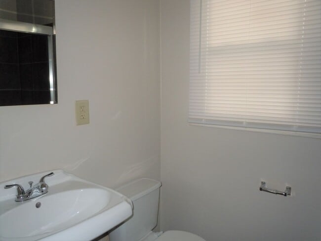Building Photo - Two Bedroom House with Main Floor Laundry Hookups and Garage w/ Opener!