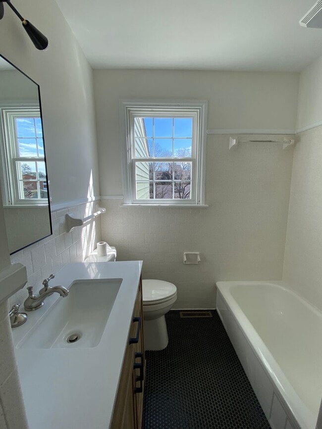 Building Photo - Updated Three bedroom Westover Hills Home Available immediately!