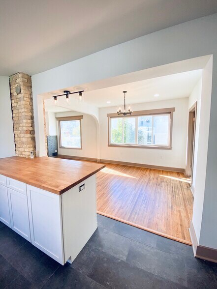 Kitchen Island - 736 Ansley Ave