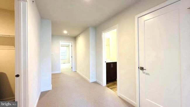 Building Photo - 229 Wynstone Ct
