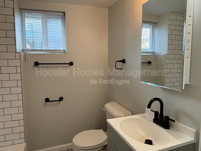 Building Photo - 1338 Barth Ave