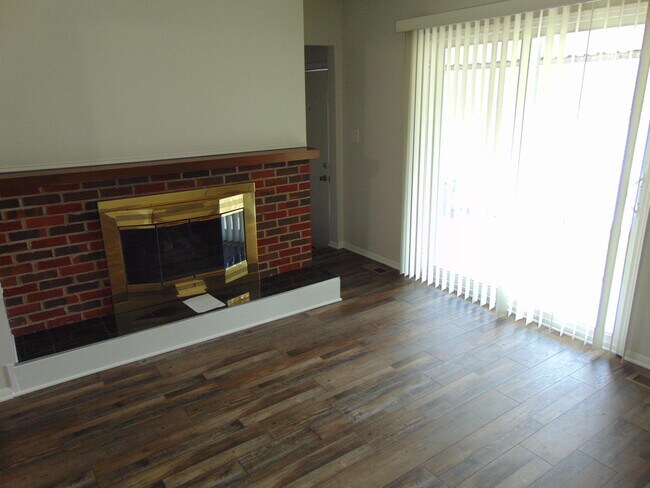 Building Photo - 11730 Riverside Dr