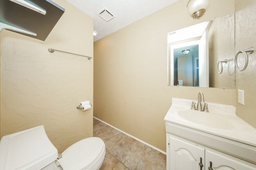 Building Photo - 616 Stoneridge Dr