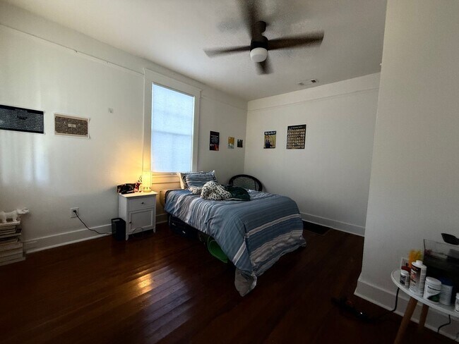 Building Photo - 5BD House Uptown
