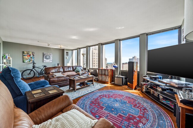 Building Photo - 345 W Fullerton Pkwy