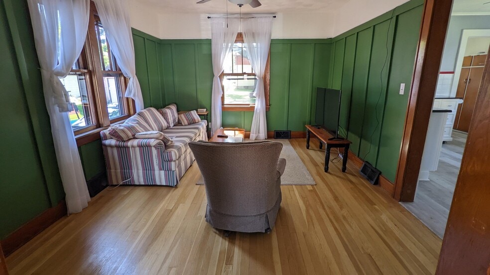 Dinning room/ living room - 82 Martin Ave