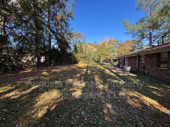 Building Photo - 2511 Drayton Dr