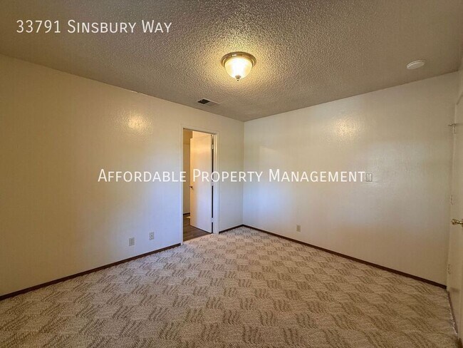 Building Photo - 33791 Sinsbury Way