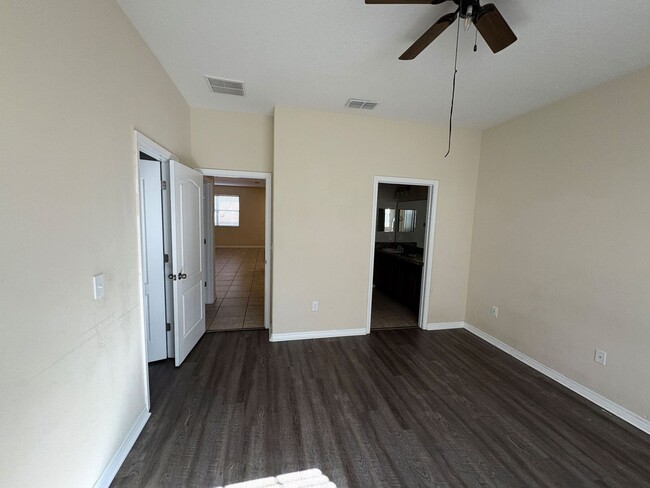 Building Photo - 4 bedroom Townhouse - Independence Winter ...