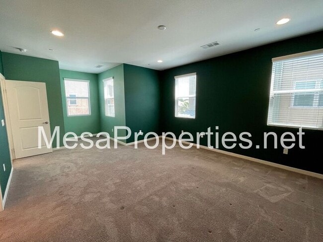 Building Photo - 8870 Camphor Ave