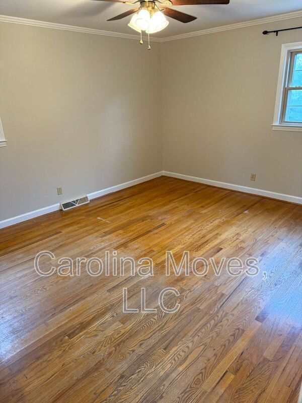 Building Photo - 708 W Lee Rd