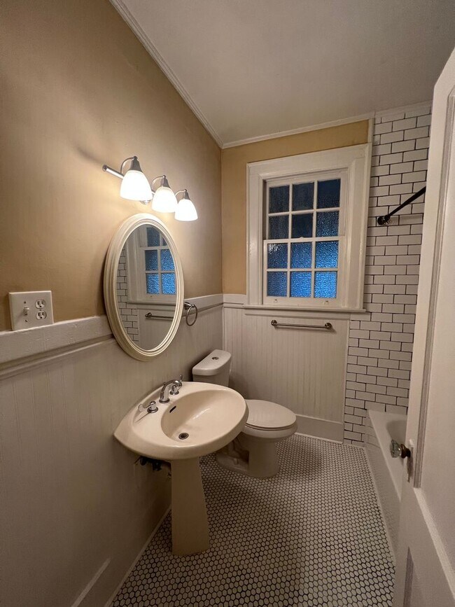 Building Photo - YELLOWBUNNY- 3352/3354-MONTEZUMA DUPLEX-CAMELIA-255/256