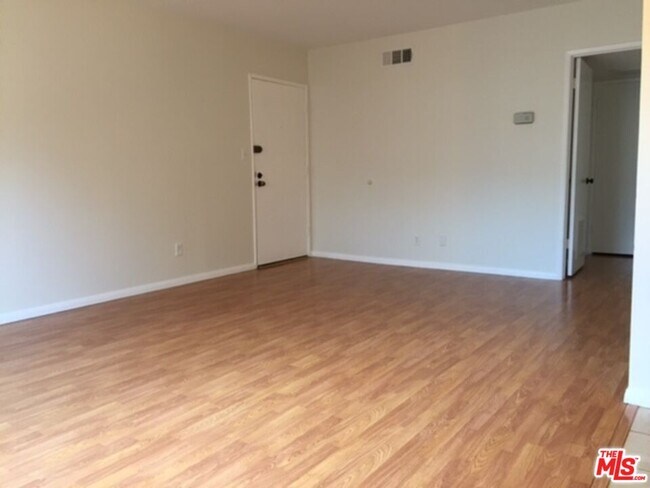 Building Photo - 5252 Coldwater Canyon Ave