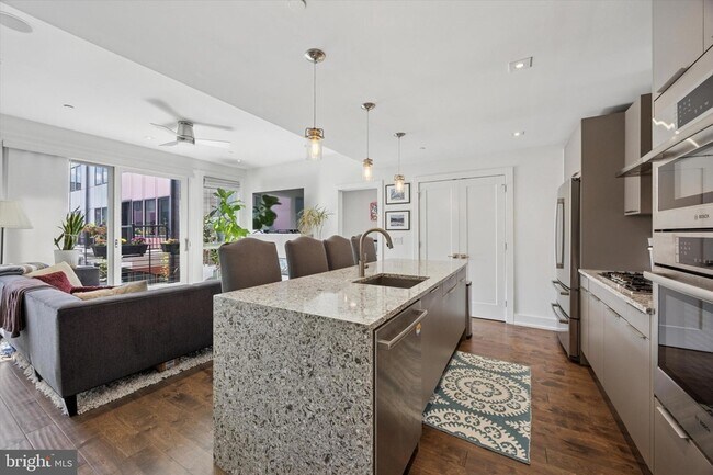 Building Photo - 620 N 3rd St