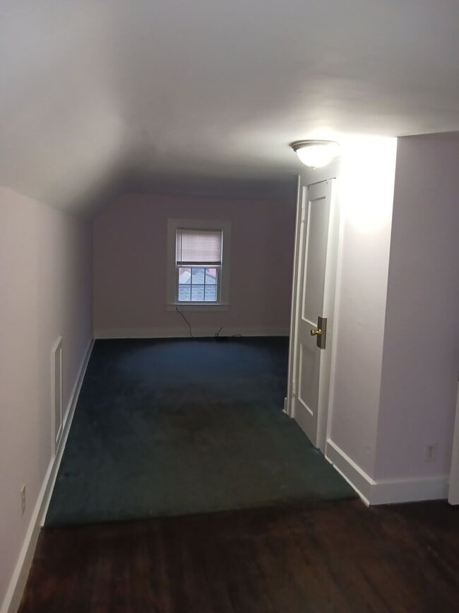 Building Photo - 173 Upland Avenue