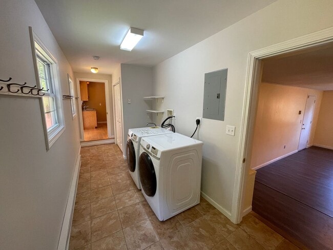 Building Photo - Beautiful 4 Bedroom House *w/ an In-Law* in Cheshire! Garage Parking, Central Air, & a Beautiful ...