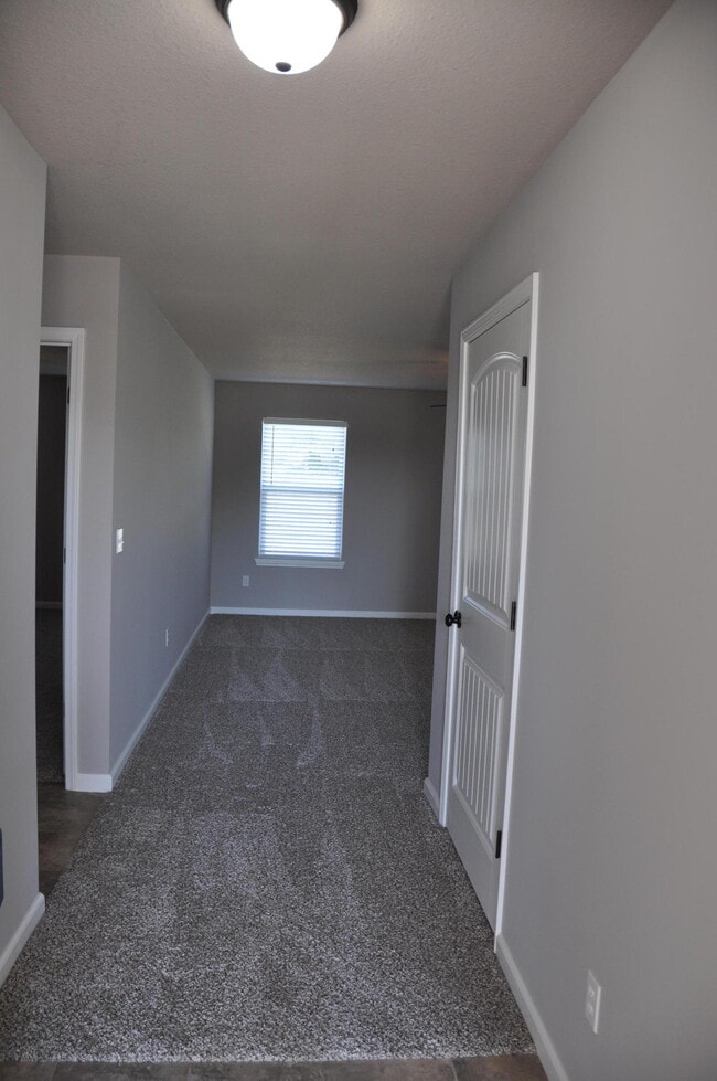 Building Photo - 5727 Abercorn Dr