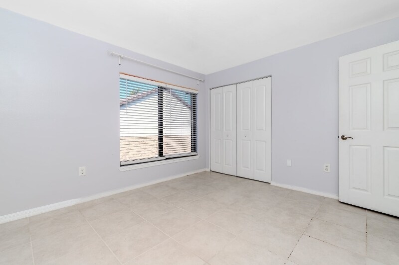 Building Photo - 1515 Huntington Ln