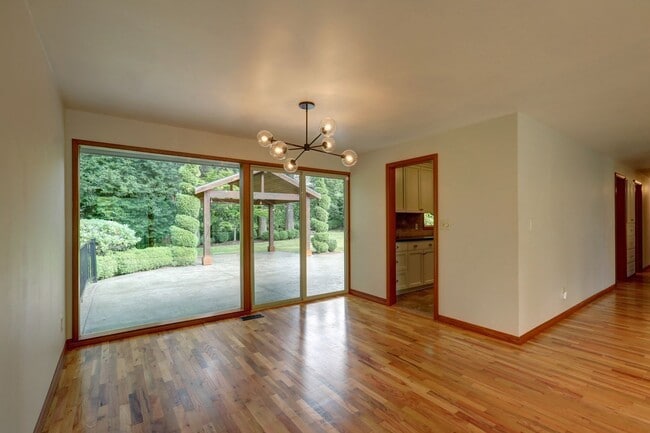 Building Photo - Welcome Home to Your Beautiful Oasis in Enatai!