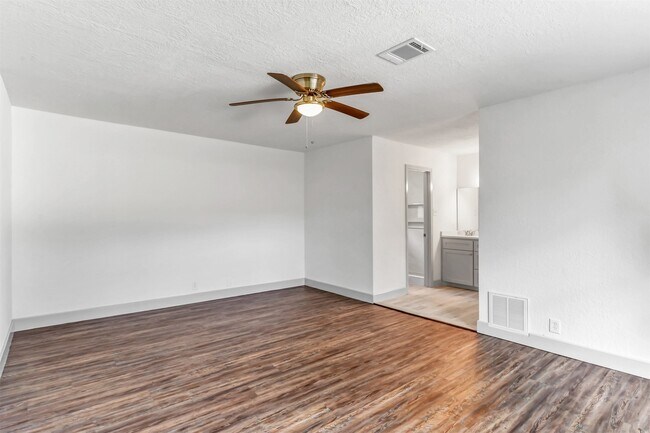 Building Photo - 23118 Whispering Willow Dr