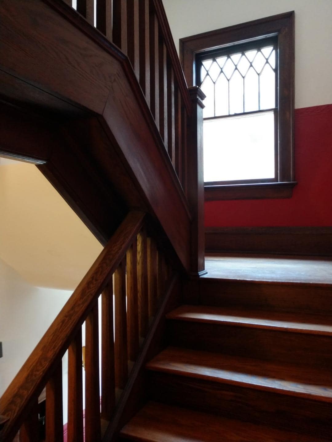 Private stairwell. - 1528 Quarrier St